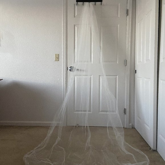 Brand New Clear Beaded-Edge Chapel Length Wedding Veil - Picture 1 of 2